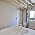 Heart Of Marais A Large 1-Bedroom Apartment