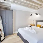 Heart Of Marais A Large 1-Bedroom Apartment