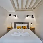 Heart Of Marais A Large 1-Bedroom Apartment